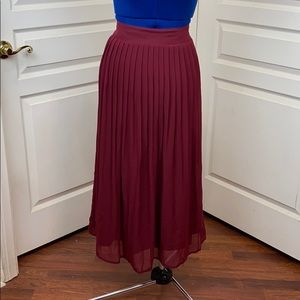 Forever 21 Burgundy Pleated Midi Skirt Size M